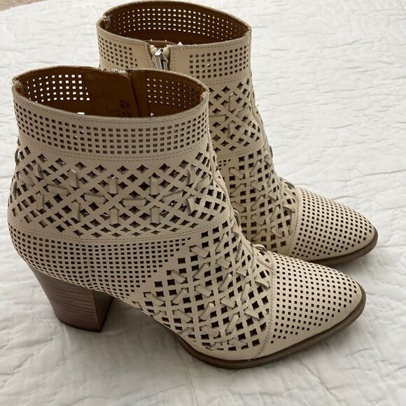 Franco Sarto Damsel Leather Woven Booties size 8.5 - Picture 2 of 7